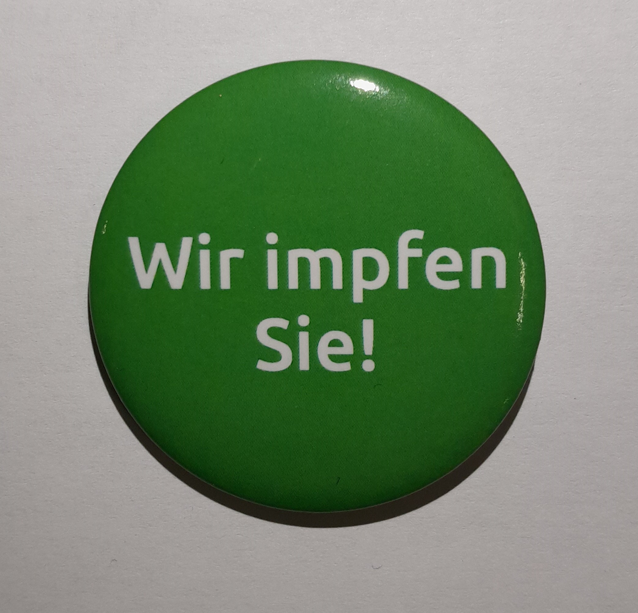 Badge " Hier impfen wir" - AUF DEUTSCH