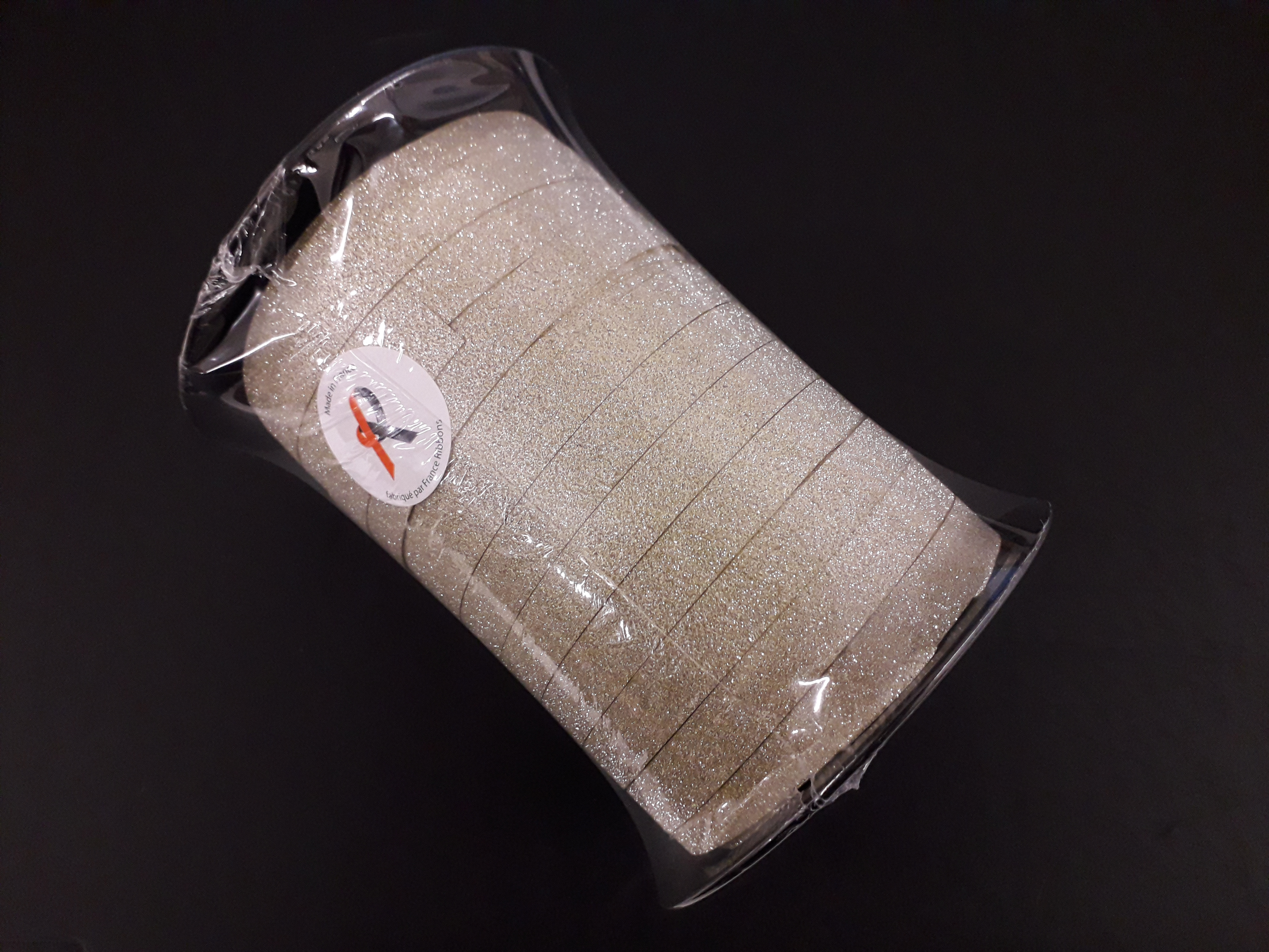 goldenes Geschenkband