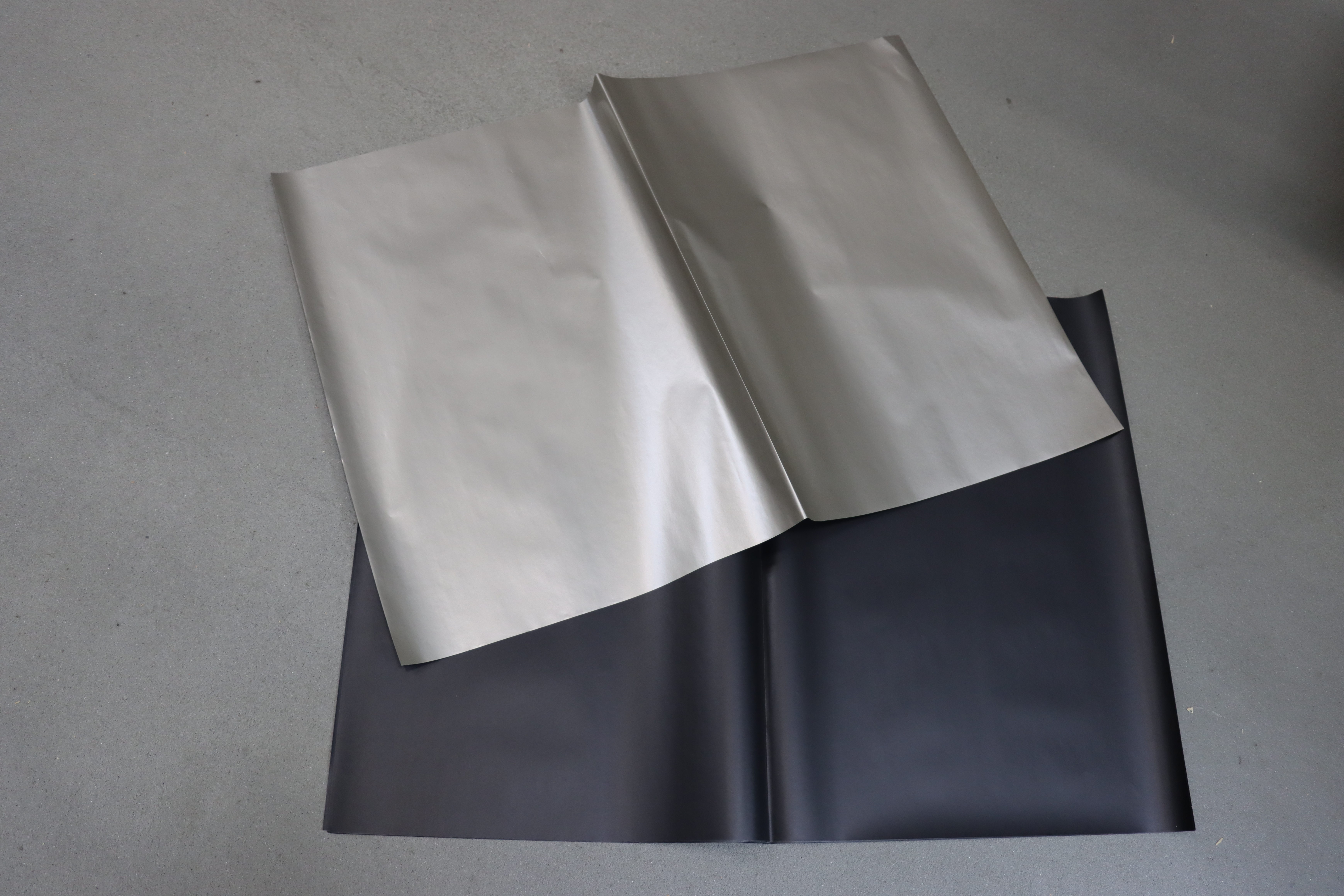 Geschenkpapier schwarz/titanium